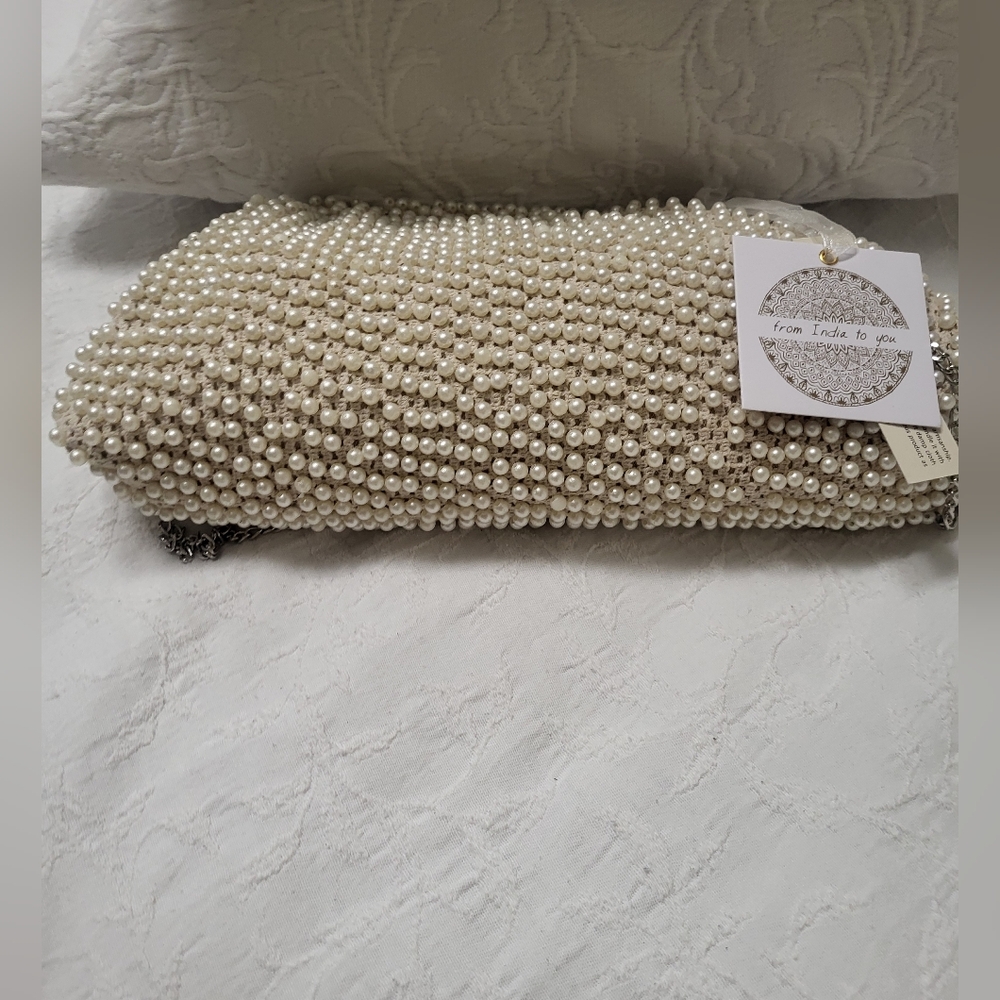 Elegant Cream Beaded Clutch with Curved Frame - Picture 8 of 15